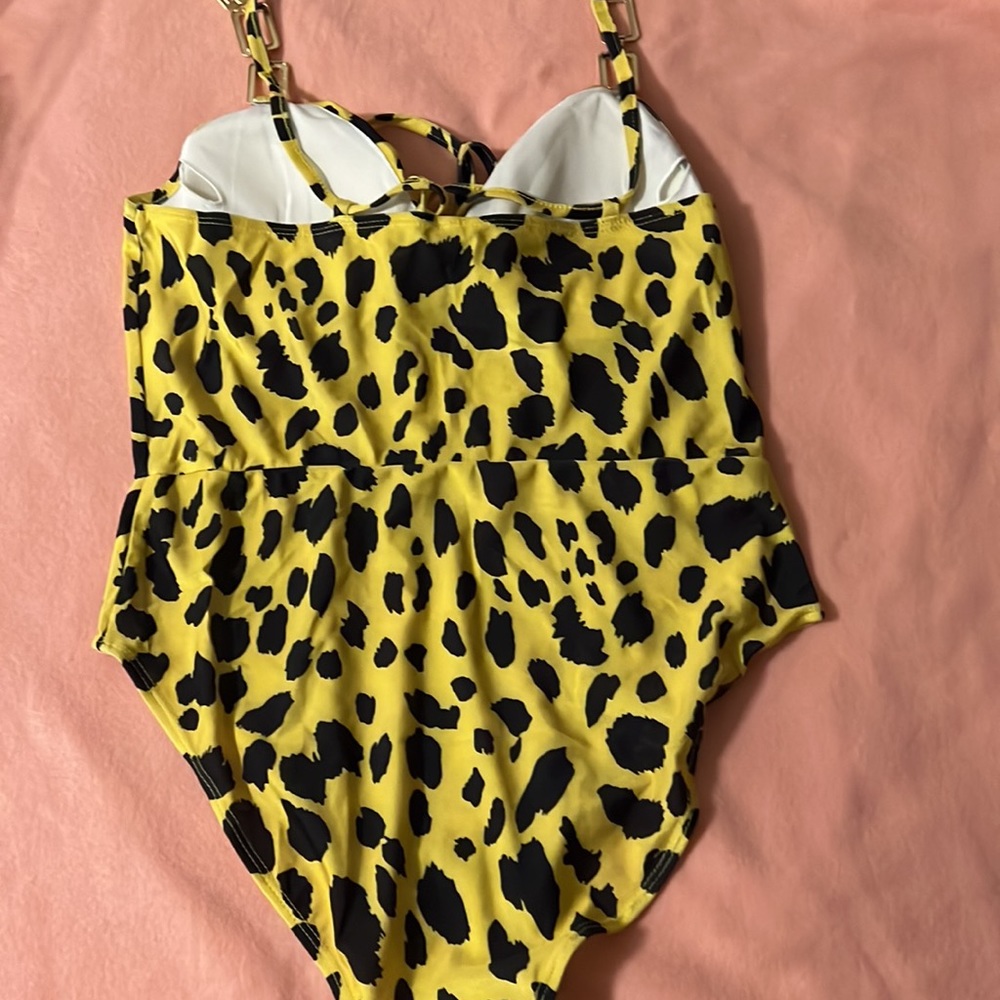 One piece - Picture 3 of 3